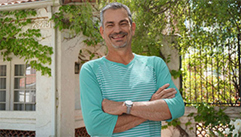 032719-johnny-enlow_play_490x276
